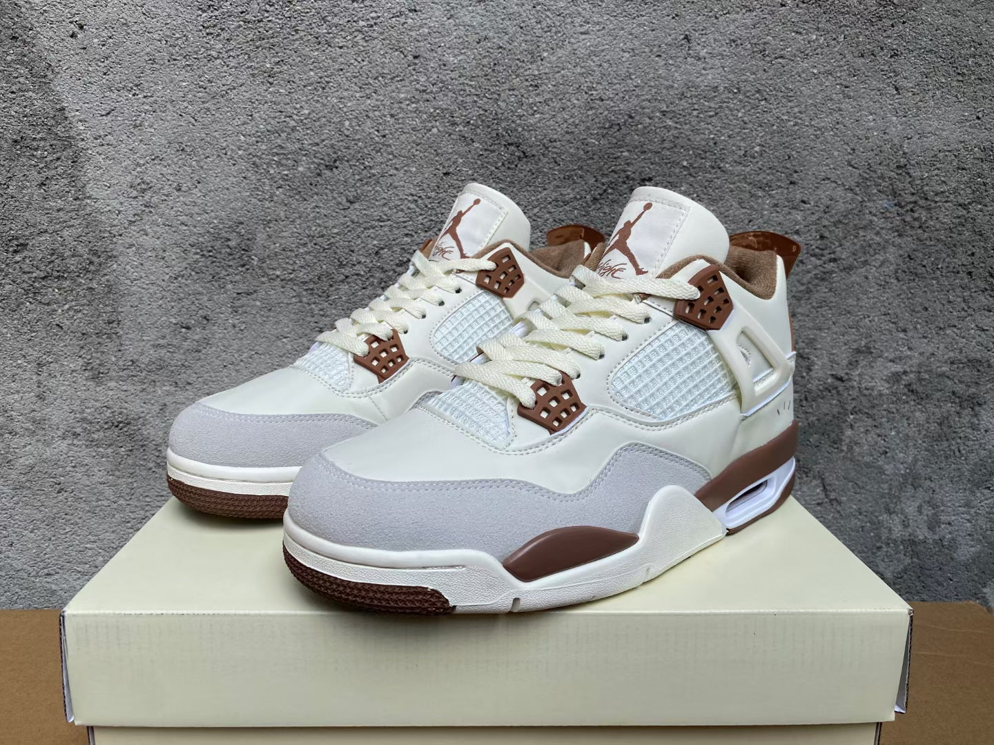 AIR JORDAN 4