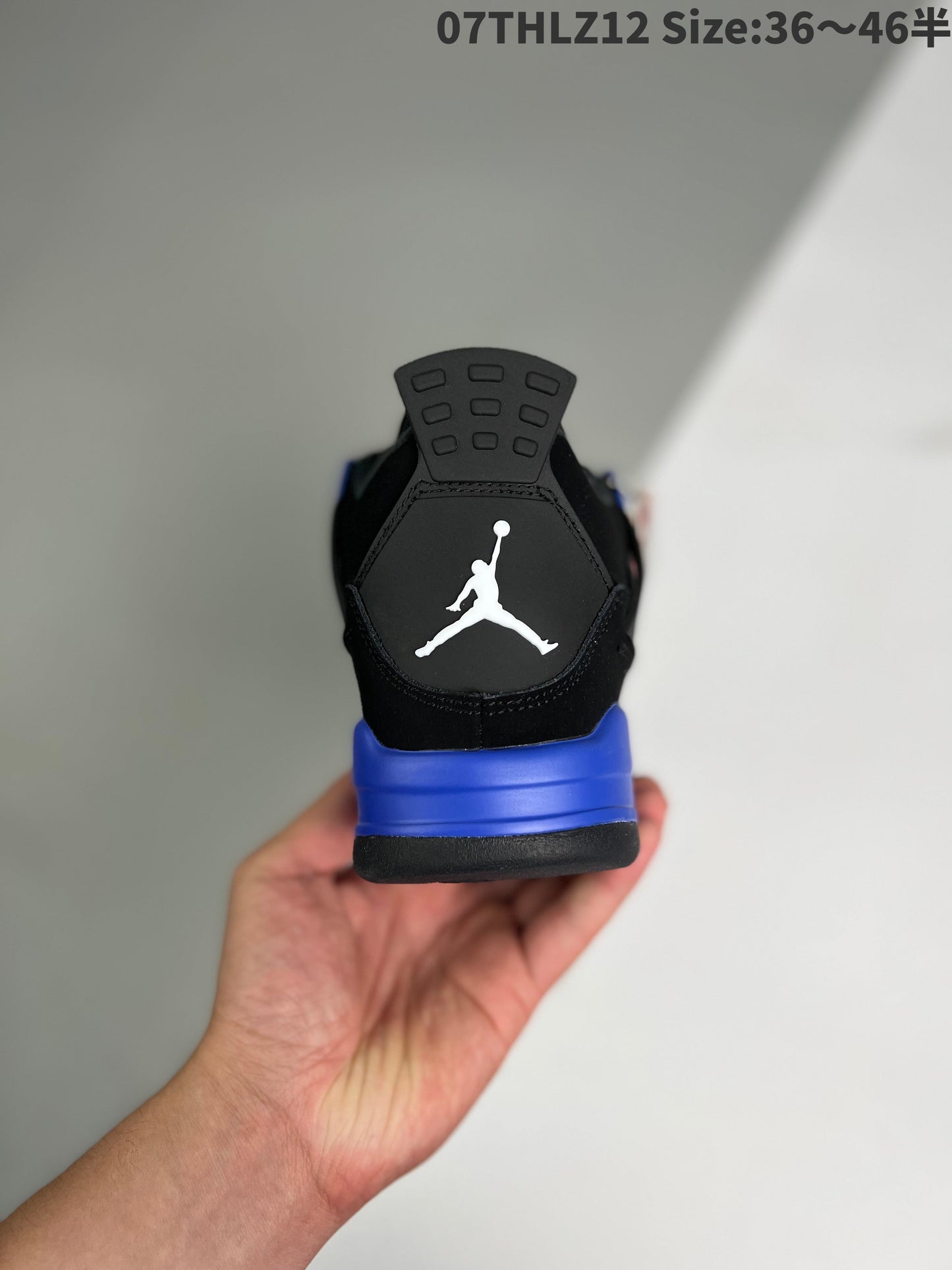 AIR JORDAN 4