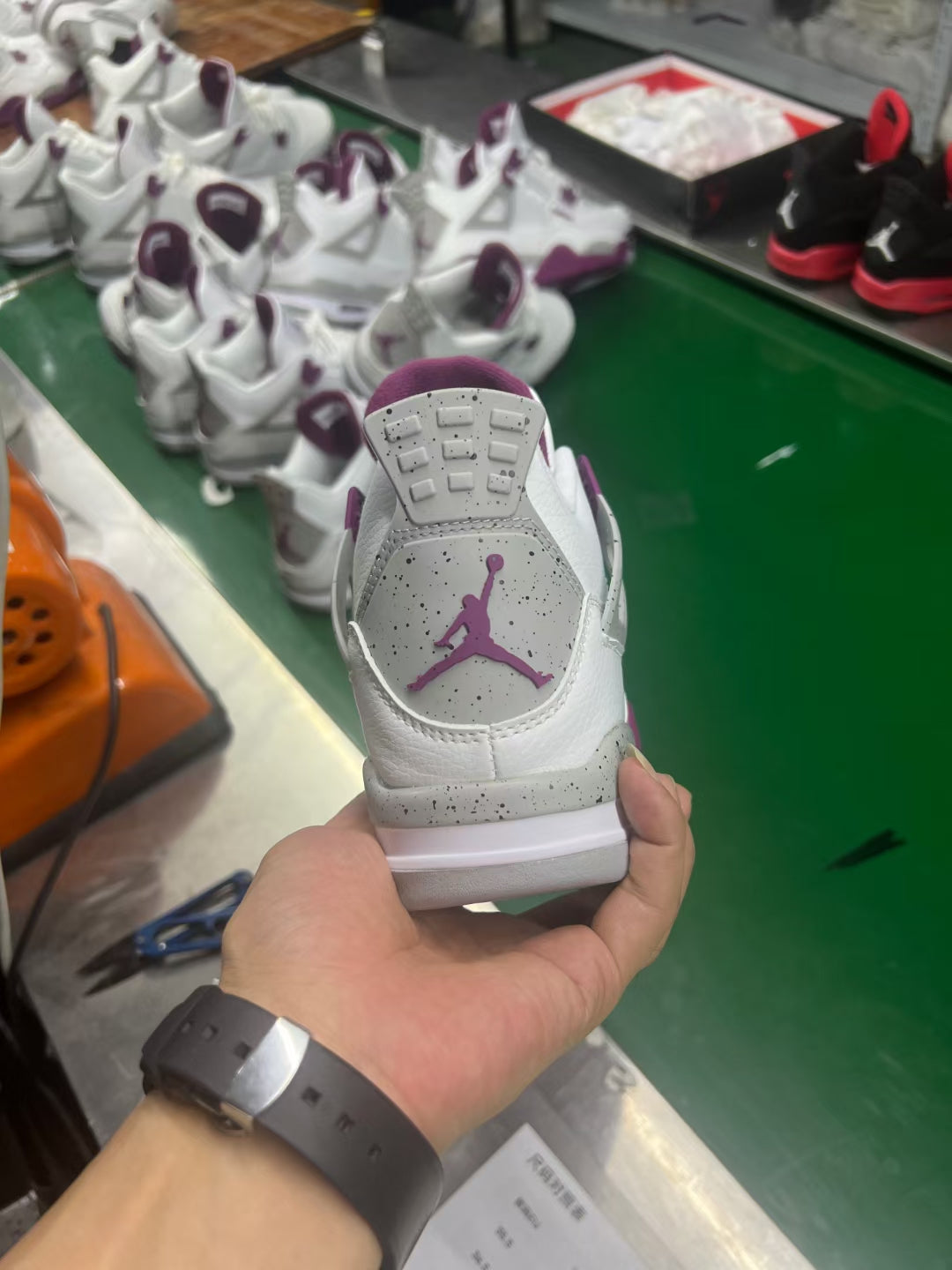 AIR JORDAN 4