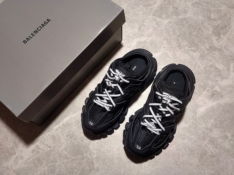 BALENCIAGA