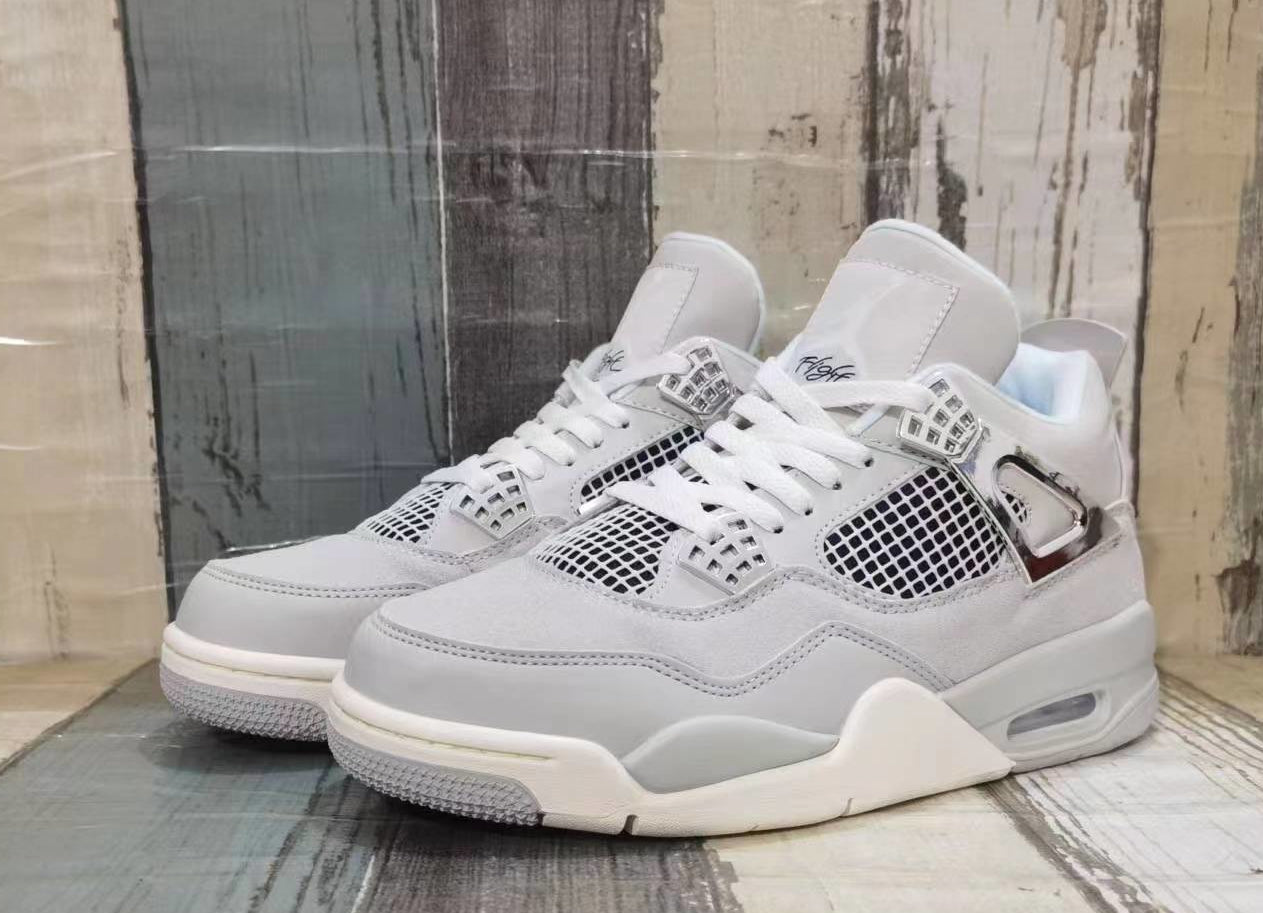 AIR JORDAN 4