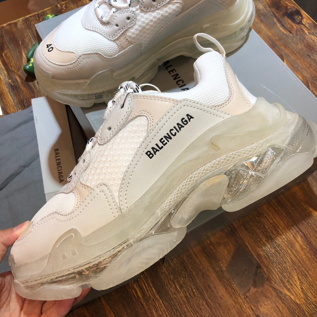 BALENCIAGA